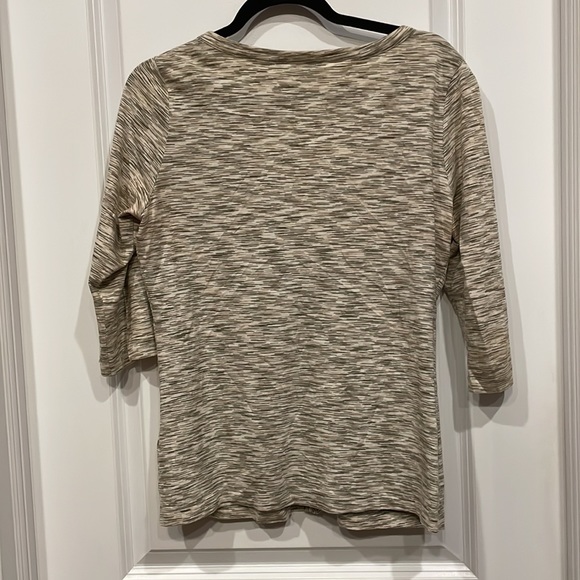 Ladies button up top with optional ribbon belt. - Picture 3 of 3